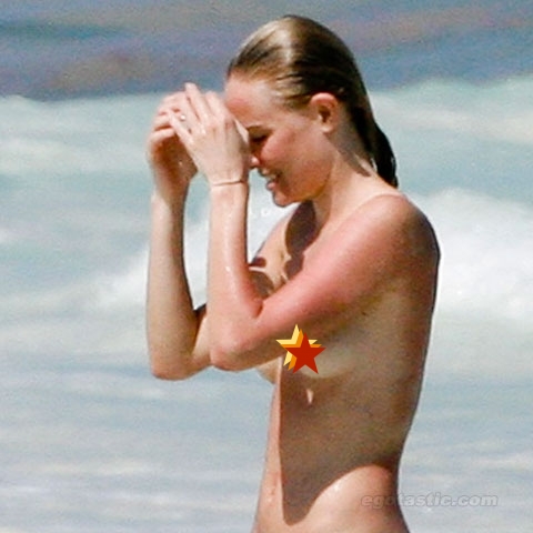 Kate Bosworth Goes Topless on The Beach Posted April 11 2011 in Women